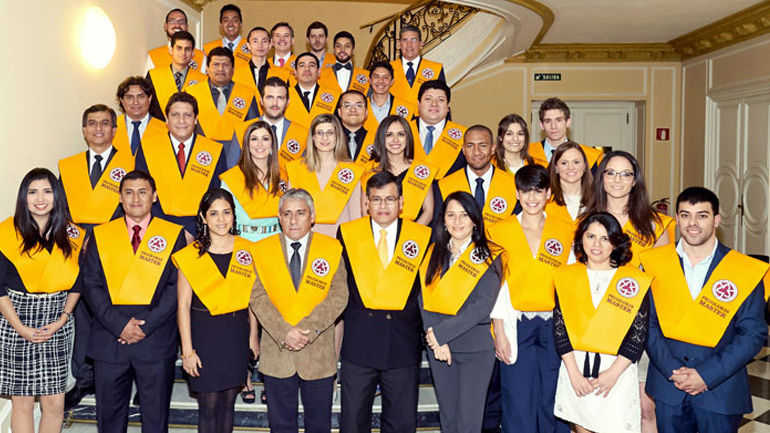 Los alumnos de Posgrado se gradúan - Foro Europeo